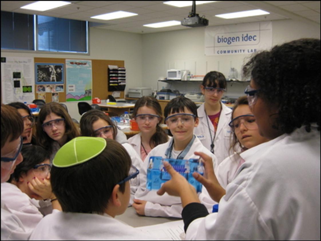 Maimonides School Continuation Section Photo #1 - Our Middle School students visited the lab at Biogen Idec in Cambridge.