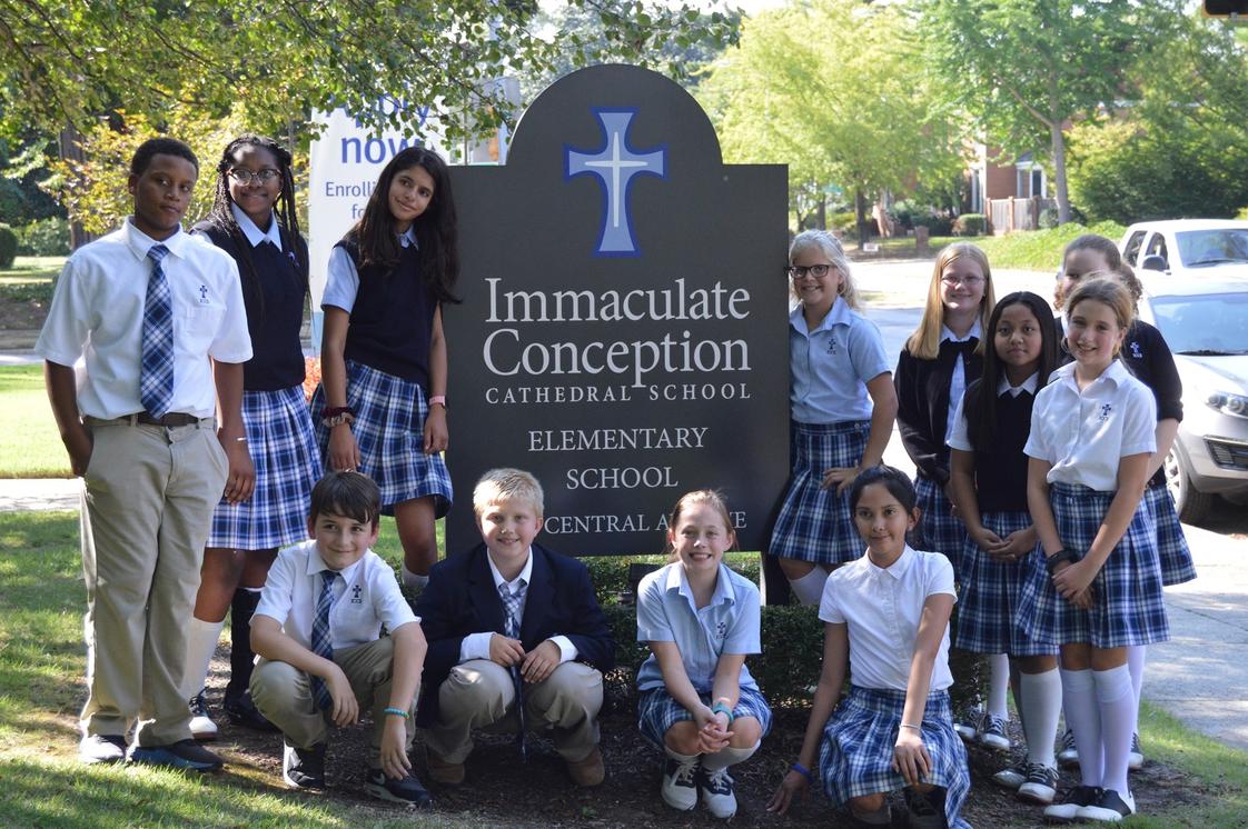 Immaculate Comception Cathedral School Photo - ICCS Middle School students are a close-knit group who enjoy rigorous studies and opportunities to participate in clubs including STEM Club, Mindfulness, and Cooking.