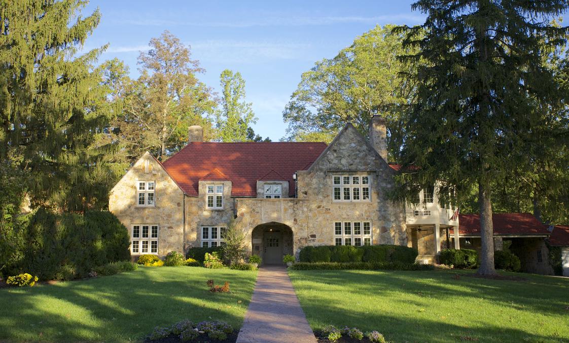 Blue Ridge School Photo - Battle House is the home of the Advancement and Admissions office, as well as the Alumni Reception Room.