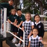 Rolling Hills Country Day School Photo #3 - 4th graders playing with their Kindergarten buddies