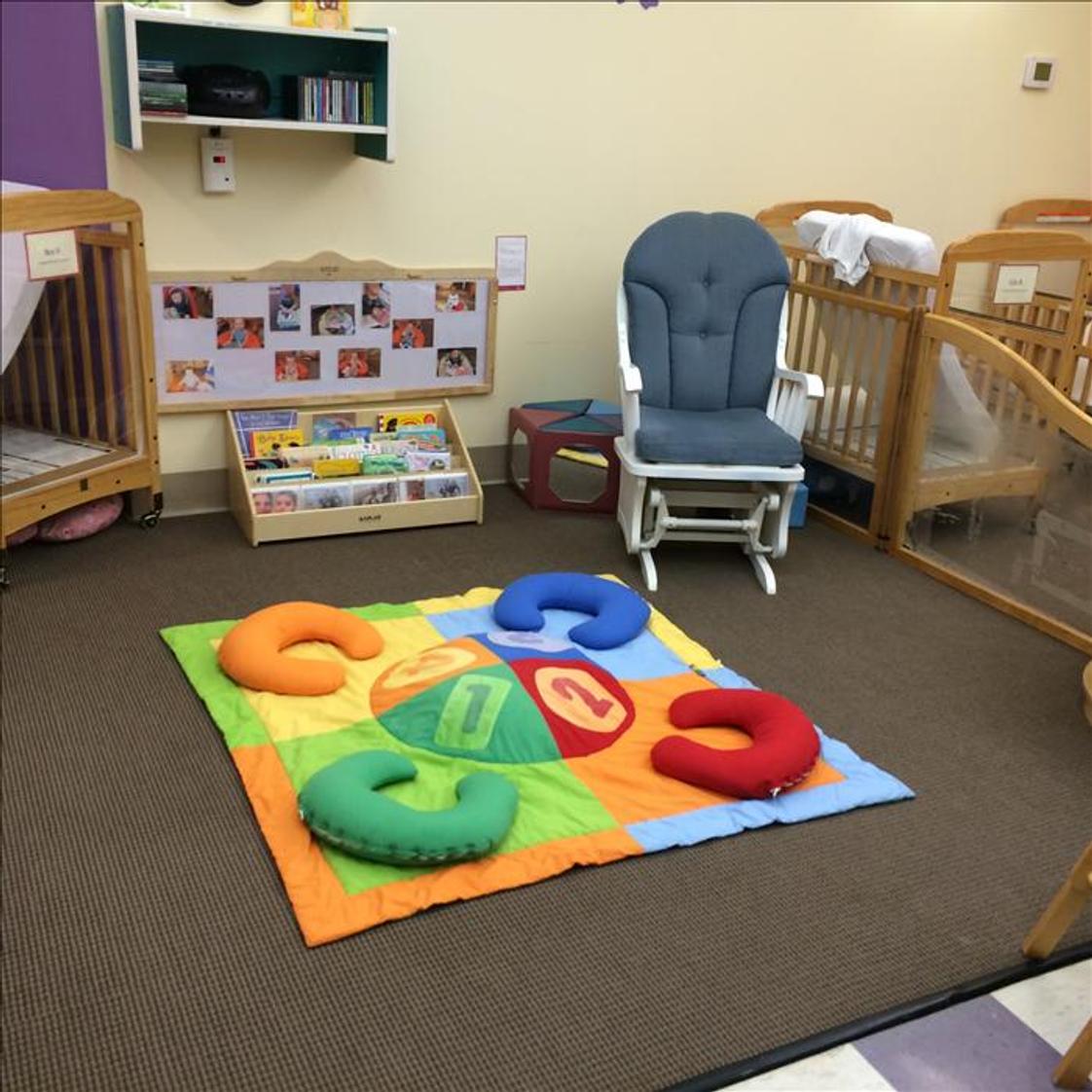 N Reading Knowledge Beginnings Photo - Infant Classroom
