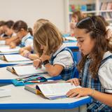 LIH- Lycée International de Houston Photo #5 - Multilingual mastery at LIH. Students actively collaborate and lead in a dynamic classroom designed for global fluency.